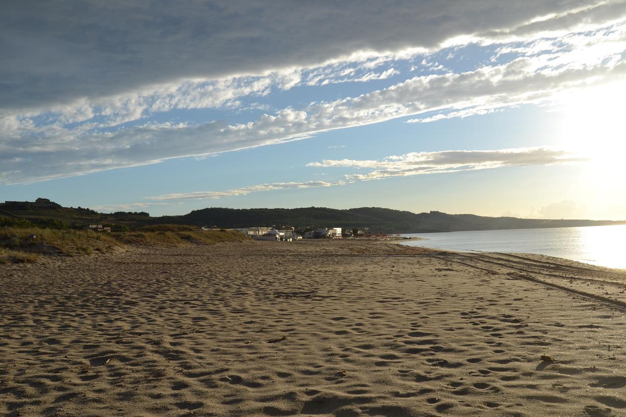 Miramare Struttura Sulla Spiaggia Platamona Esterno foto